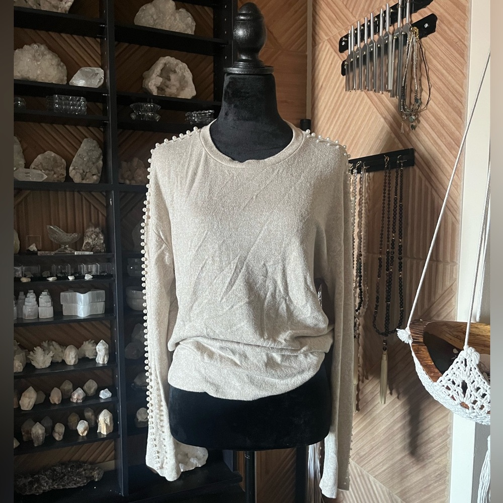 Vintage Marled H&M tan crewneck long sleeve knit w beaded faux pearl details